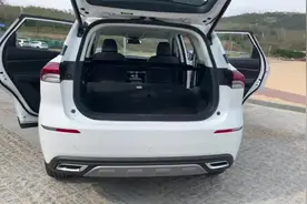 试驾长安欧尚X7|第二排支持全平放倒，后备箱双层储物更实用视频封面