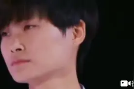 不敢相信李宇春的父母竟然会是他们，低调了10几年！视频封面