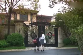 影视：老师送男孩回家，看见了孩子家，老师说你们家也太豪华了吧视频封面