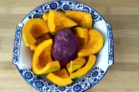 软糯香甜的南瓜紫薯馅饼，捏一捏按一按，简单易学营养丰富！