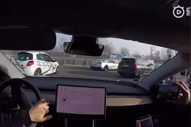 Model 3在纽博格林跑圈，起步弹射吓坏了旁边的宝马车主视频封面