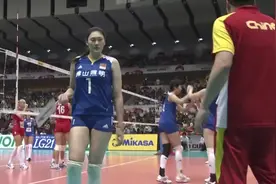 中国女排一攻不下球，俞觉敏用范琳琳换下了王一梅，解放张磊进攻视频封面