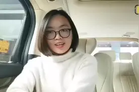 到店实探丰田埃尔法|第二排商务舱，轻轻一按小桌板弹出来！