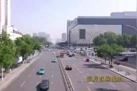 柳泉路街头出现“神器”，有效避免拥堵……视频封面