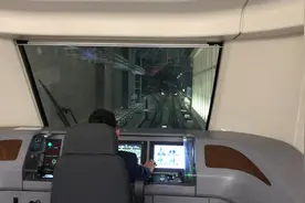 体验北京地铁150km/h的速度视频封面