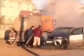 宝马车主面对火灾的艰难抉择：运粪车，你来！