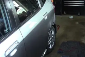 汽车保险杠破裂，司机师傅教你简单操作，是不是省了好多维修费？视频封面