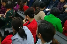 中老年单身男自我介绍表现“害羞”，还是极力推销自己视频封面