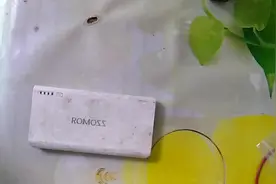 40元买的地摊货 充电宝 ，充手机到70%就没电了，拆开一看上当了