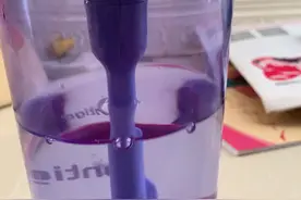 好奇水杯里的泡泡怎么来的，哪位大神能帮忙解答