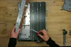 华为全家桶最贵产品--5G基站开箱拆解视频封面