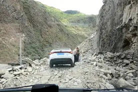 省道303四姑娘山-丹巴县，路况极差，处处可见山体滑坡，堵车常事视频封面