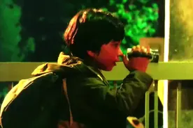 韩国孩子飘洋过海来到中国找寻亲生爸爸，亲爸不承认孩子视频封面