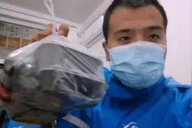 外卖哥联系不上顾客，订单取消。商家拒绝退回，这餐要烂我手里？