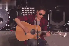 逃跑计划乐队《夜空中最亮的星》2016台北春浪音乐节现场视频封面