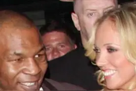 【一分钟看拳】泰森背后的女人，帮他还清债务却拒绝了泰森的求婚视频封面