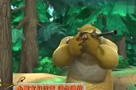 熊大熊二把光头强的帽子当靶子玩，真是太坏了，这么欺负强哥吗