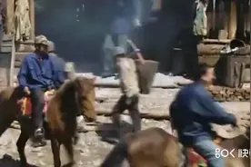 淘金工上山挖矿，恶霸竟要求出示淘金证，简直闻所未闻视频封面