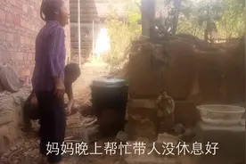 月子中用这个方法给宝宝洗澡对身体非常好，小强儿时也是这样洗的