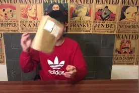 【草莓巧克力】巧克力里面长出一颗草莓？味道如何视频封面