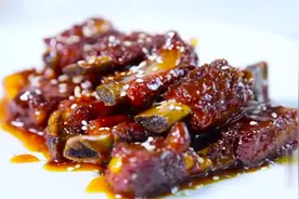 番茄酱糖醋排骨的做法，大厨教你做正宗糖醋排骨！舍不得吃米饭