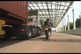 沉着冷静，一个职业杀手的专业素养视频封面