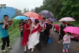 湖南农村婚礼，一小伙雨天接亲回来，一定要配上这首歌曲