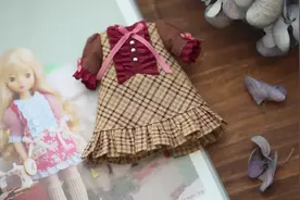 手工缝制娃娃衣服的方法-吊带裙工艺及细节DIY手缝娃娃衣服