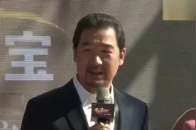 62岁张国立全家近照，12岁女儿高挑文静，儿子是永远的痛！视频封面