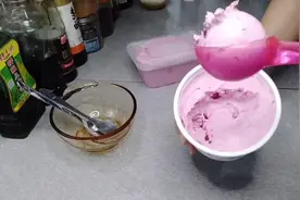 健康又含维C的冰淇淋孩子放心吃，一招教会你火龙果冰激凌视频封面