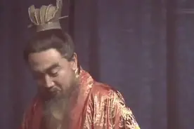 张松才华横溢，曹操反而很生气，直接烧掉自己的《孟德新书》！视频封面