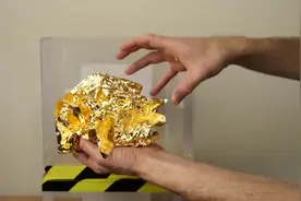 100张金箔被碾压后能变成金子吗？日本小哥亲身试验后，悔不当初