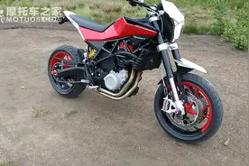 胡斯瓦纳nuda900R改装天蝎排气，900cc排量双缸声浪怎么样？视频封面