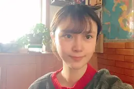 90后小美女给爷爷过生日，先化个美美的妆，给爷爷买蛋糕送过去视频封面