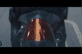 这个黑衣人是终结者么，不仅厉害摩托居然还可以变型视频封面