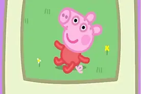 猪妈妈电脑里存了佩奇小时候的照片，佩奇和苏西从小一直是朋友！