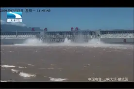 “七下八上”3号洪水抵达三峡枢纽洪峰流量将达到6万立方米每秒视频封面
