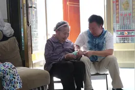 钻牛角尖董事长秦维先生与湖南长寿老人126岁田龙玉奶奶聊家常