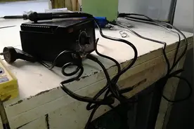 客户送了2样维修电器的工具，其中一个电动螺丝刀竟然不会用，唉