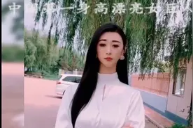 中国第一身高漂亮女巨人视频封面