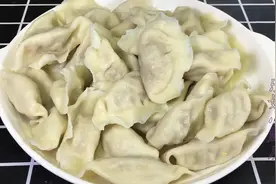 酸菜饺子好吃有秘诀，调馅有技巧，学会这样做，每次都吃光视频封面