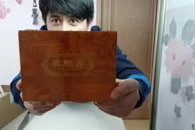 小伙试吃给媳妇买的鹿胎膏，一小块就五百块，大家看一下贵不贵