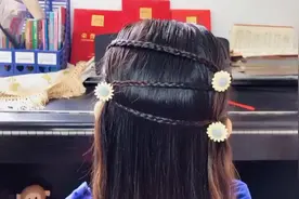 超淑女的一款百搭发型，甜美又好看，造就你完美优雅形象