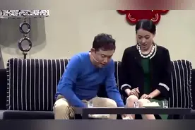 外甥来给老舅拜年，哐哐磕头就要红包，老舅不给就要剪头发视频封面