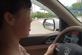 老婆开车就像是小学生水平，开车技术不昨地加油吧。