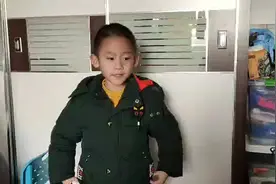 豪豪背了两首诗，宝贝认真的样子好帅