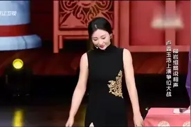 性感女神柳岩身穿高开叉旗袍飚高音，没想到还跳起了C哩C哩视频封面