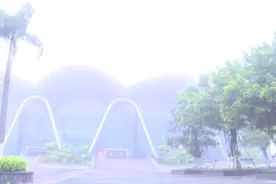 大雾笼罩防城港 回南潮湿天气将持续到3月2日视频封面