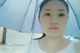 丫头带大家看看上海早高峰7点钟地铁站人到底多不多哈、、、、、视频封面