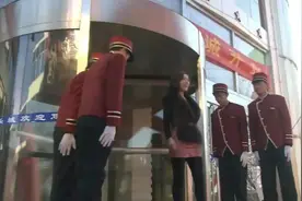 营盘镇警事-新来的娱乐城老板是副所长的前女友这下热闹了